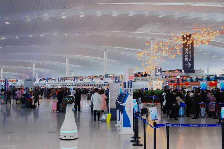 خرید عمده ربات پذیرایی و خوش‌امد‌گویی چینی 45کیلوگرم
