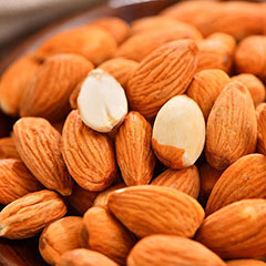 خرید عمده بادام درختی خام و طبیعی